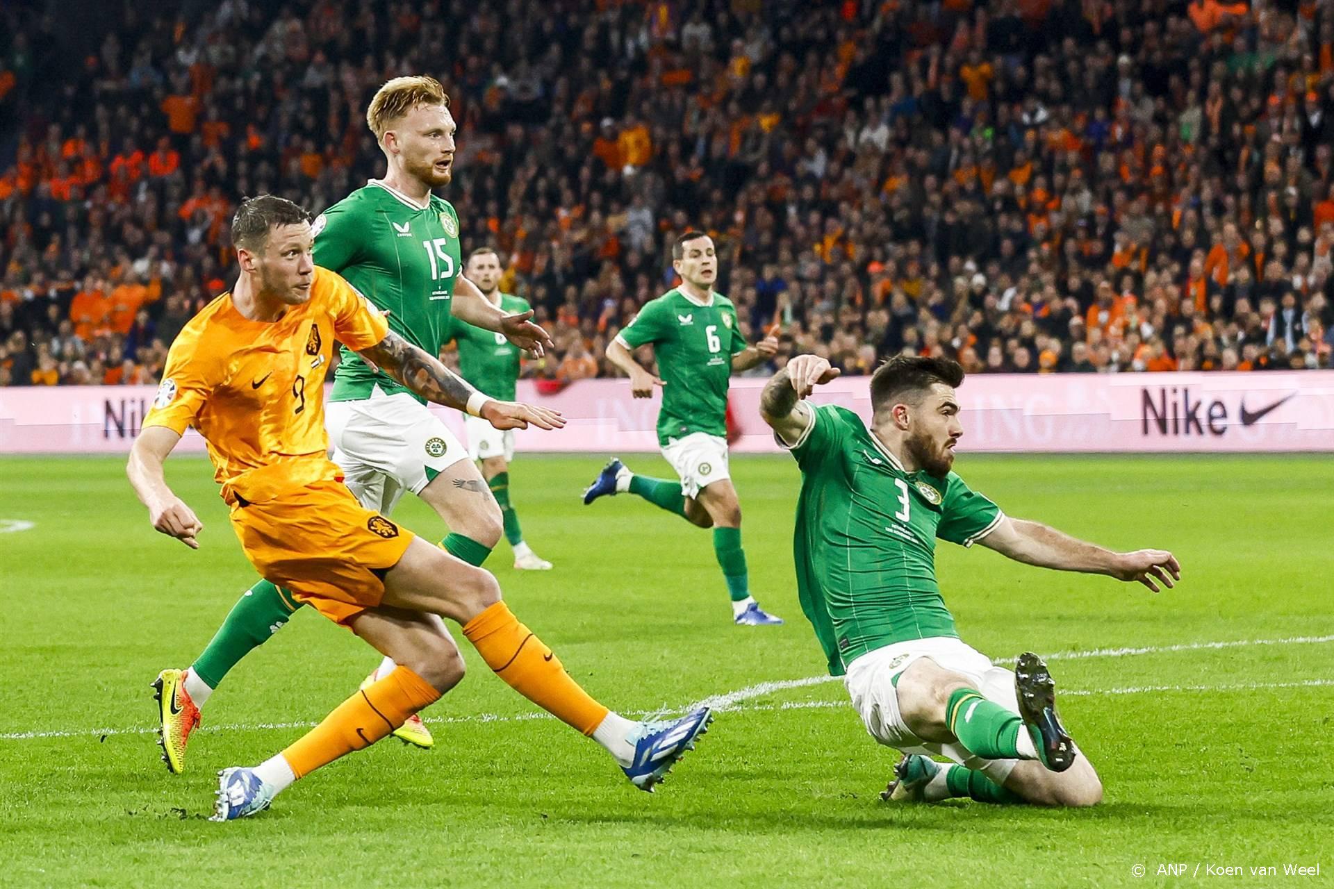 Stroef Oranje Plaatst Zich Met Kleine Zege Op Ierland Voor Ek