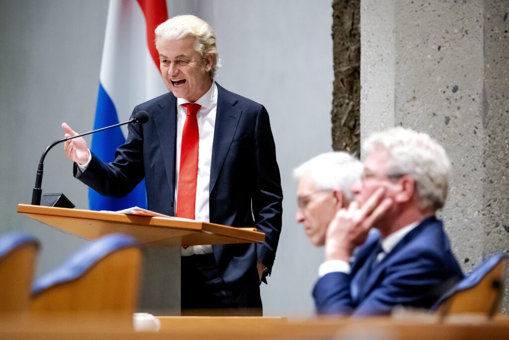 Debat Hoofdlijnenakkoord Wilders Grapt Over Aftreden