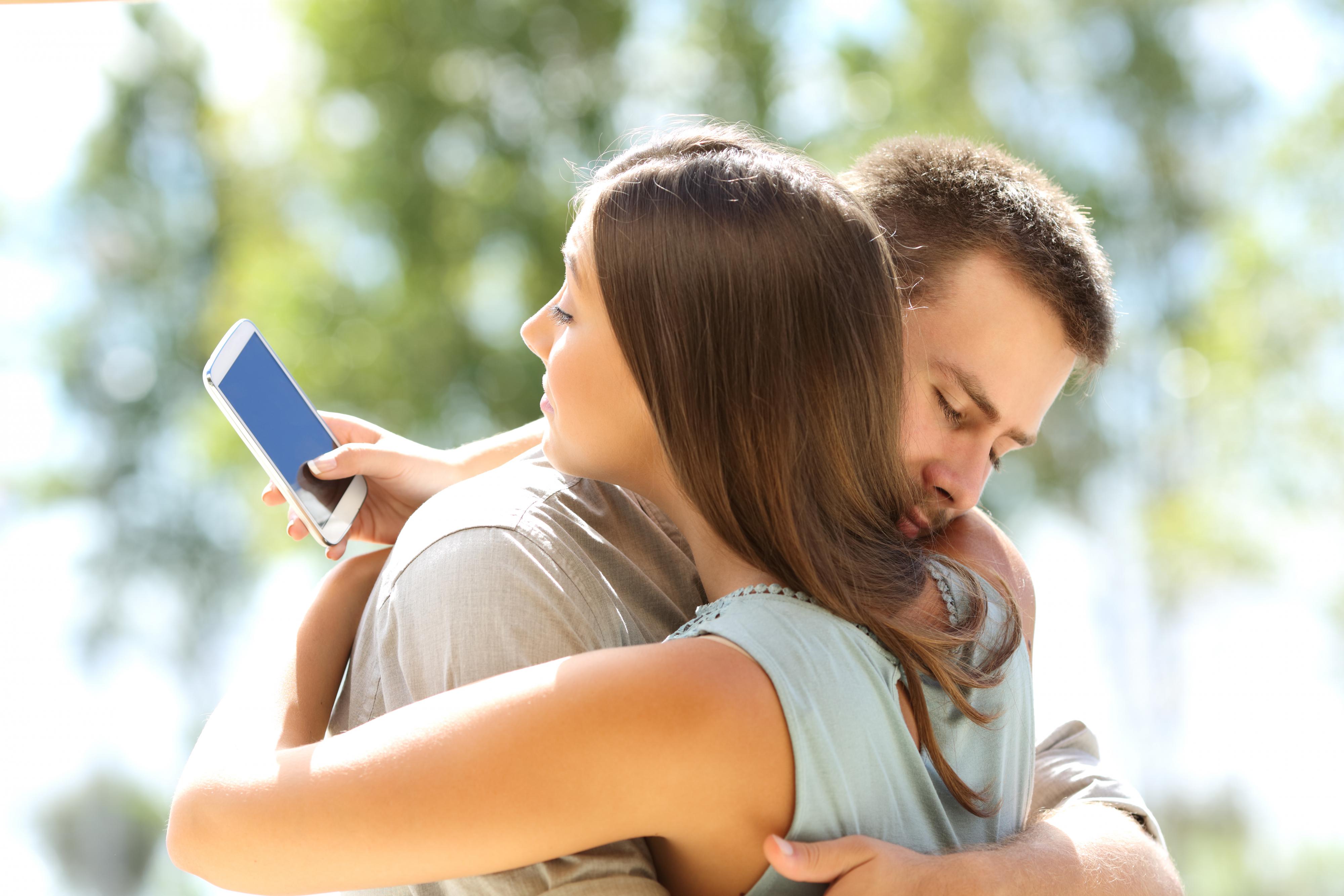 Mannen gaan vaker vreemd, vrouwen liegen over ex foto foto