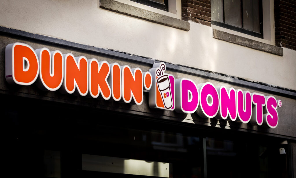 Zeventig mensen slapen in tenten voor gratis donuts