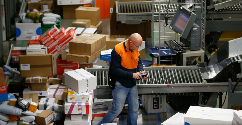 PostNL zet zich schrap voor drukte tijdens feestdagen en stelt extra bezorgdag in