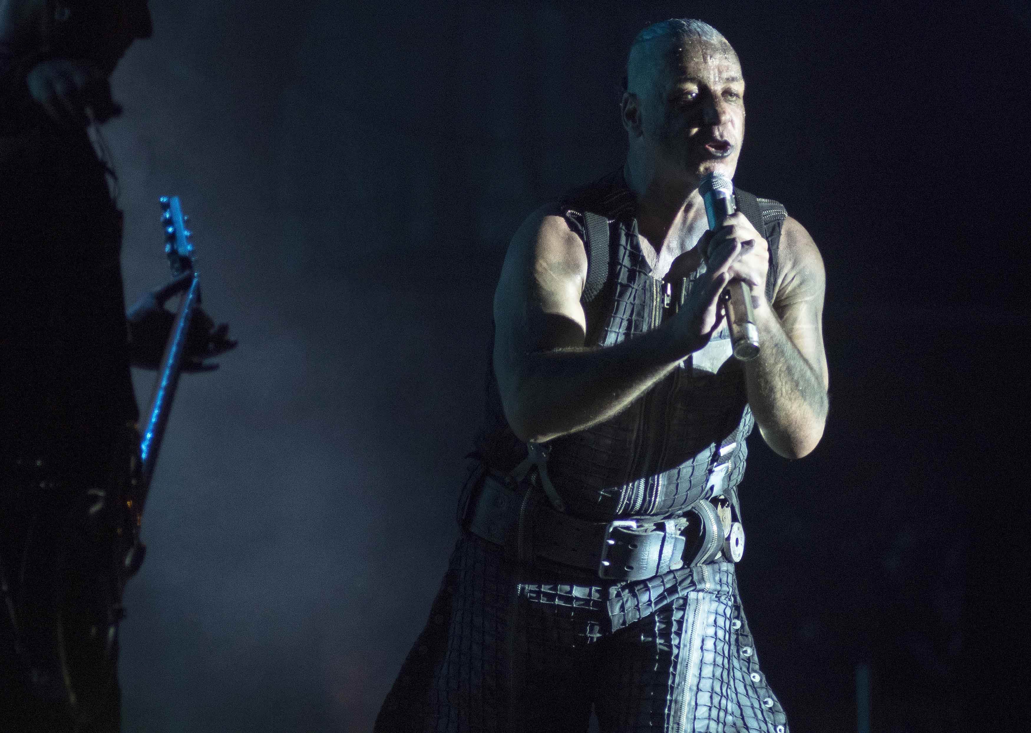 Till lindemann platz eins. Тилль Линдеманн концерт 2002. Rammstein Лидер till. Группа Rammstein Тилль Линдеманн 31.