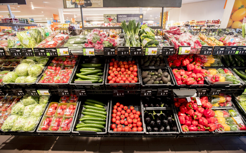 Gratis plastic zakje voor je groente en fruit verbannen bij AH en Aldi