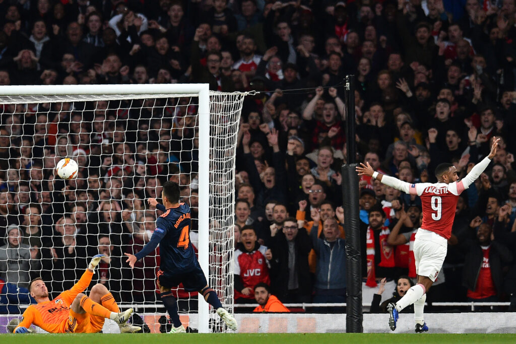 Arsenal wint eerste halve finale Europa League