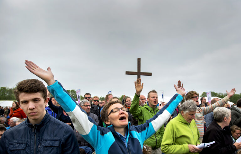 Van Pinkpop tot Opwekking: zo is Pinksteren gevierd