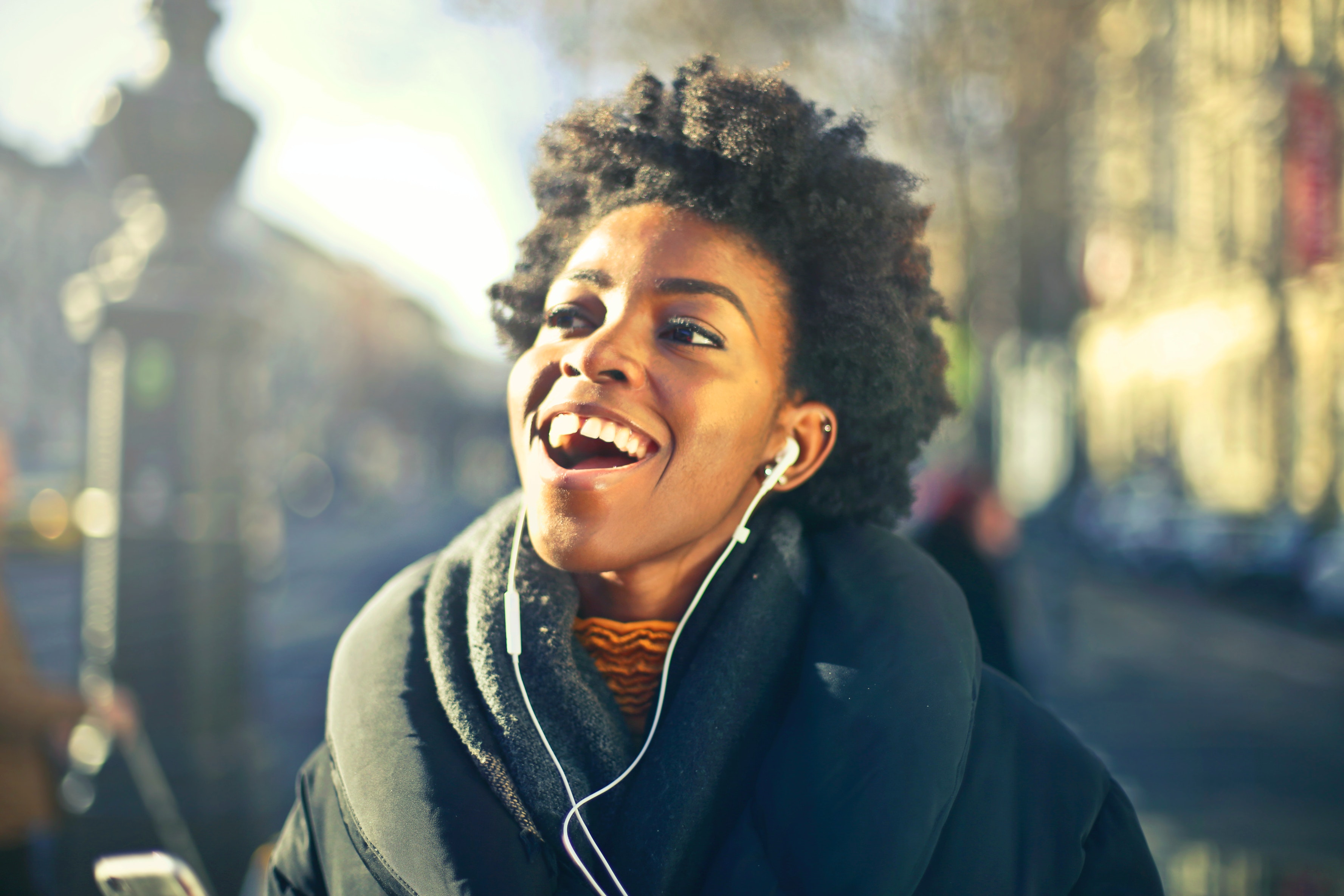 Музыка lose. Афро бит. Lady Listening to Music. Black woman Listening to Music. Фотограф Джоди д'Анджело, Канада.