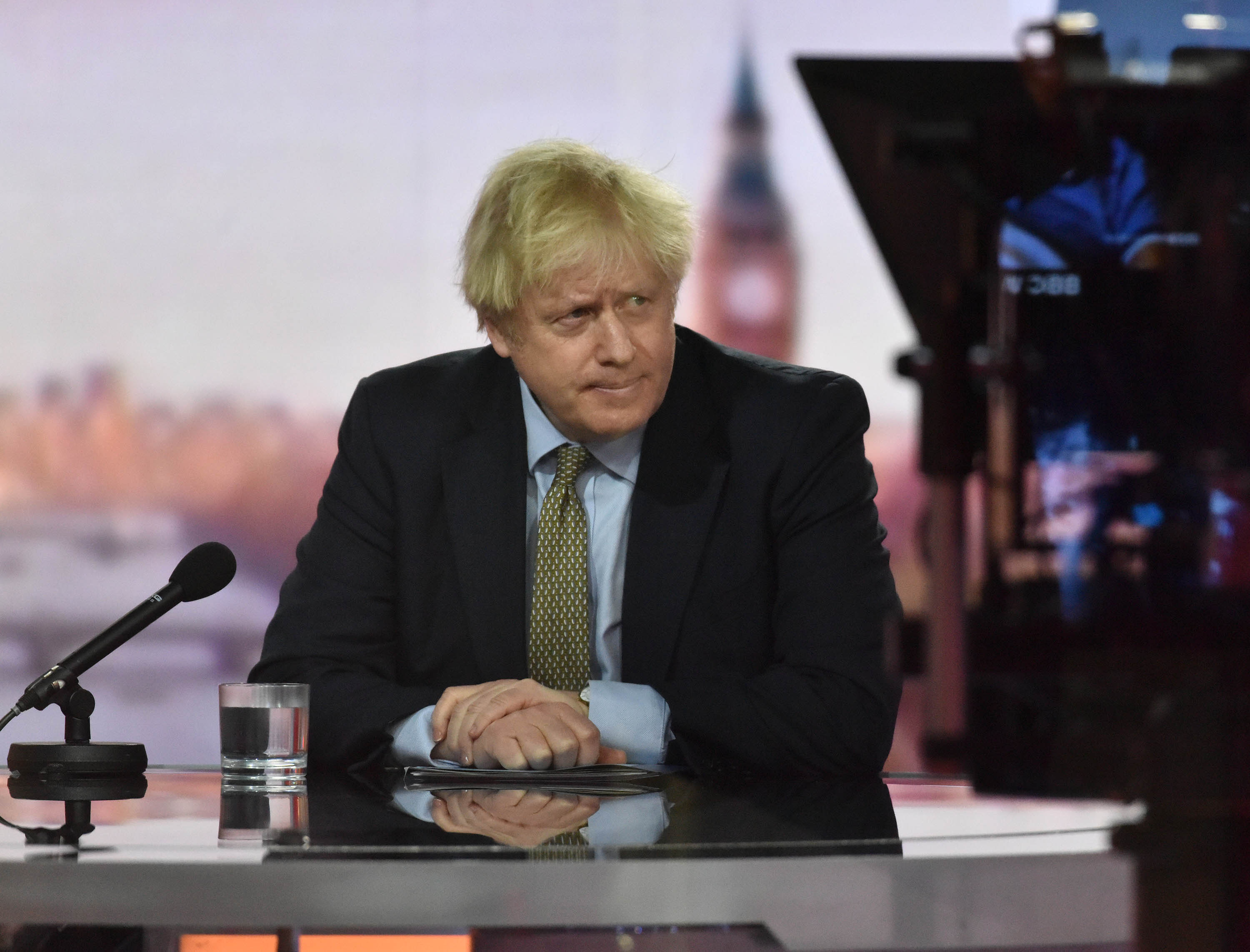 'Boris Johnson overweegt strenge lockdown tot april'