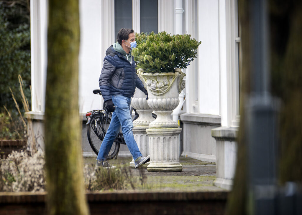 Rutte praat in Catshuis over avondklok en steunpakketten