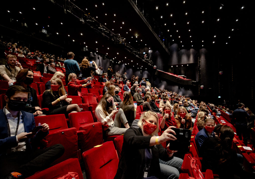 Theaters open, maar veel voorstellingen worden gecanceld