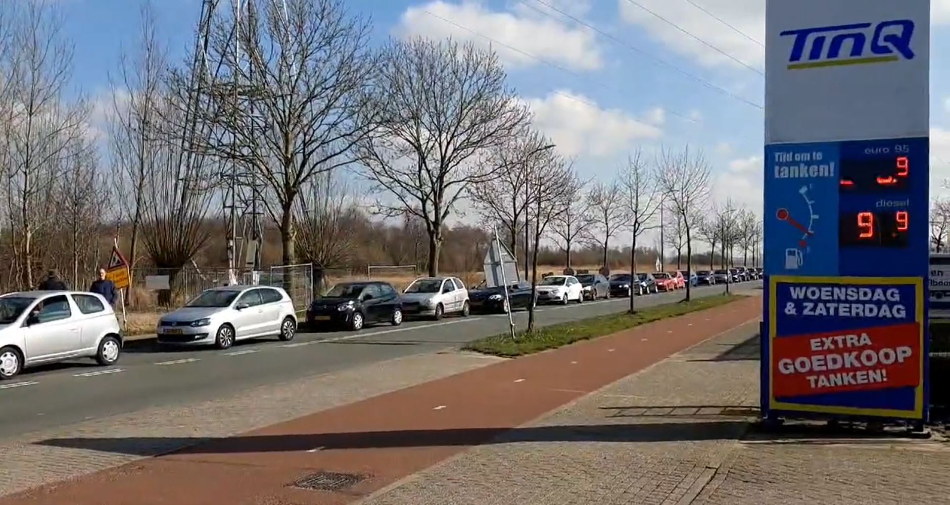 Enorme Rijen Bij Stuntende Tankstations: 'Typisch Nederlands ...