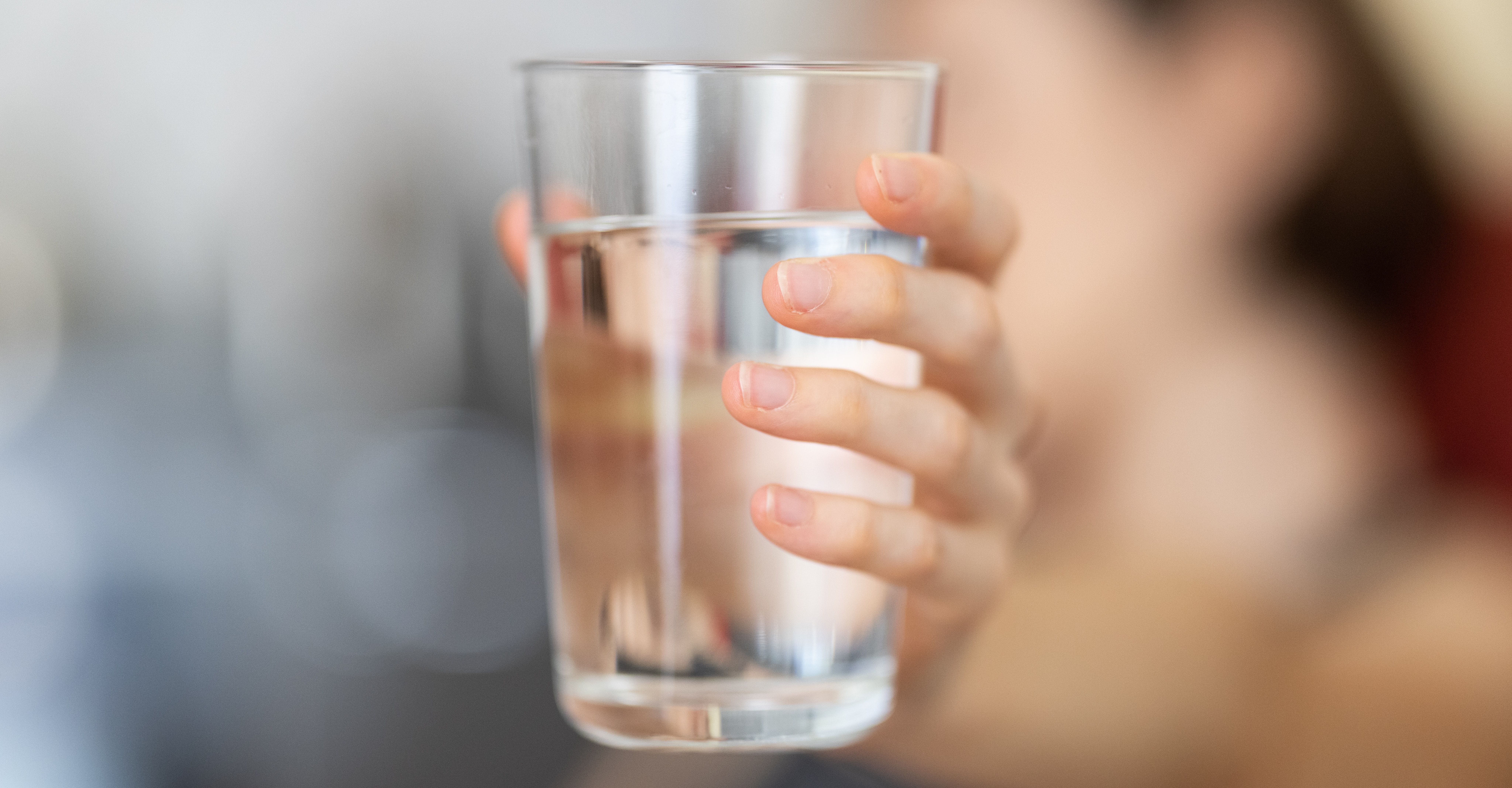 Dit simpele trucje vertelt je of je te weinig water drinkt foto