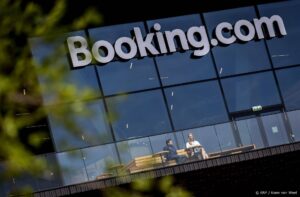 AMSTERDAM - Exterieur van het hoofdkantoor van Booking.com. Deze internationale campus van het van oorsprong Nederlandse hotelboekingsplatform biedt ruim vijfduizend werknemers een werkplek. ANP KOEN VAN WEEL