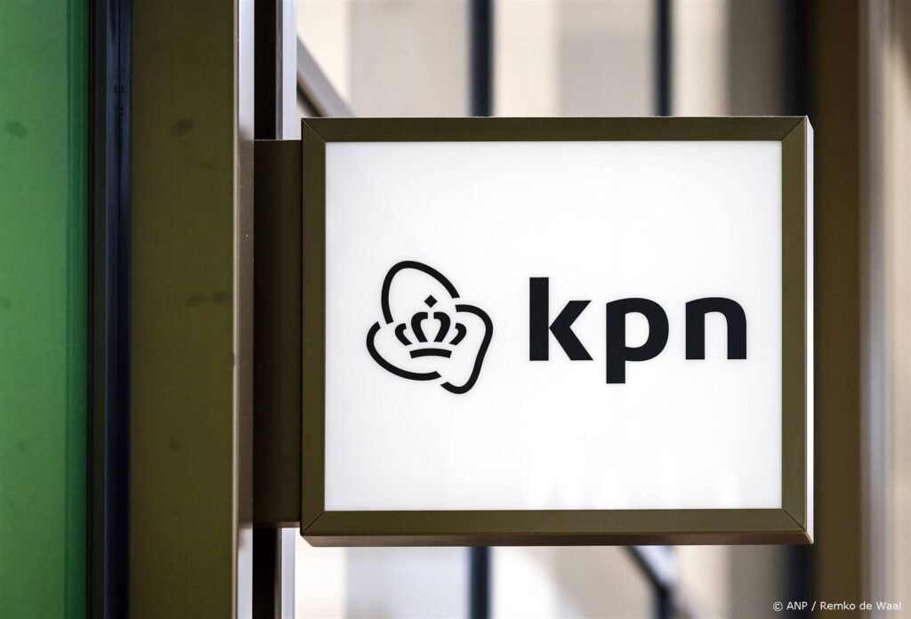 ROTTERDAM - Logo van het telecomconcern KPN. REMKO DE WAAL