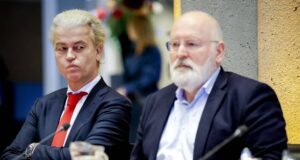 DEN HAAG - Geert Wilders (PVV) en Frans Timmermans (GroenLinks/PvdA) tijdens een bijeenkomst met lijsttrekkers in de Tweede Kamer. Het doel van de bijeenkomst is om een verkenner aan te wijzen met als taak gesprekken te voeren met de fracties en te onderzoeken welke coalitiemogelijkheden zij voor zich zien. ANP REMKO DE WAAL