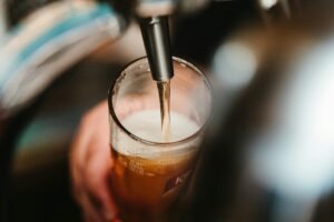 In deze Europese landen drink je het goedkoopste biertje alcohol op de werkvloer