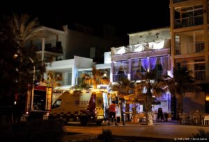 Emergency vehicles are seen after a two-storey restaurant collapsed, killing four and injuring at least 17 people on Playa de Palma, south of the Spanish Mediterranean island's capital Palma de Mallorca, on May 23, 2024.  Four people died and 17 were injured after the roof of a two-storey restaurant collapsed on Spain's Mediterranean island of Mallorca on May 23, 2024, AFP reported.
Jaime REINA / AFP