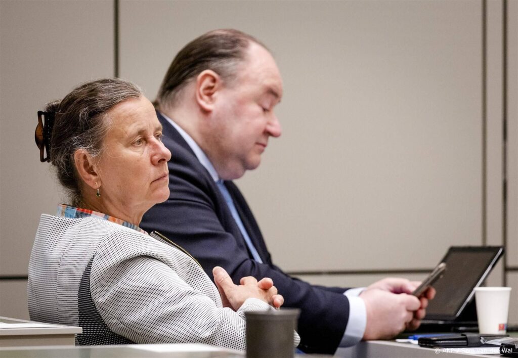 DEN HAAG - Marjolein Faber (PVV) en Henk Otten (Fractie Otten) tijdens een plenaire vergadering in de Eerste Kamer over de verlenging van de coronawet. ANP SEM VAN DER WAL