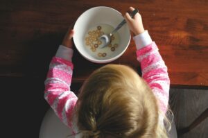 Dringende oproep scholen aan Kamer: stop schoolmaaltijden niet