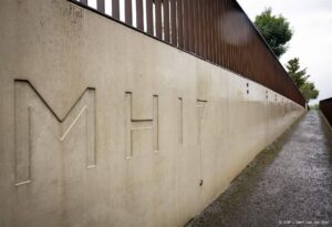 VIJFHUIZEN - Het Nationaal Monument MH17 in Vijfhuizen. Het is dit jaar tien jaar geleden dat vlucht MH17 boven Oekraine uit de lucht werd geschoten. Daarbij kwamen 298 mensen om, onder wie 196 Nederlanders. ANP SEM VAN DER WAL