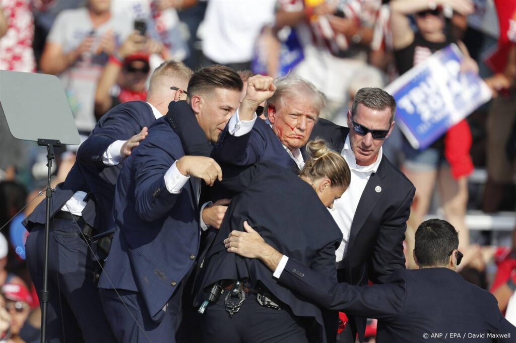 epa11476746 Former US President Donald Trump is rushed off stage by secret service after an incident during a campaign rally at the Butler Farm Show Inc. in Butler, Pennsylvania, USA, 13 July 2024.  EPA/DAVID MAXWELL