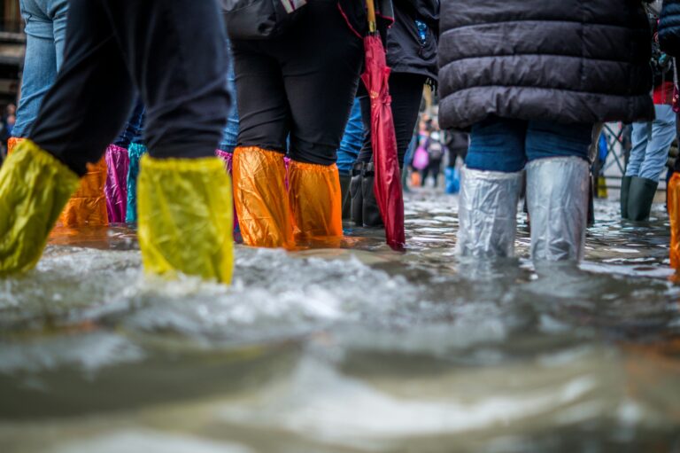 De laatste tijd zien we steeds meer lokale buien die erg extreem zijn. Dit zorgde er zondag bijvoorbeeld voor dat snelwegen onder water stonden in het oosten van Nederland. Hoe kan het dat deze buien zo lokaal en extreem zijn?