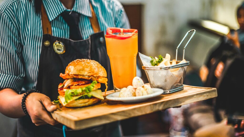 Werken in de horeca blijft een populaire vakantiebaan.