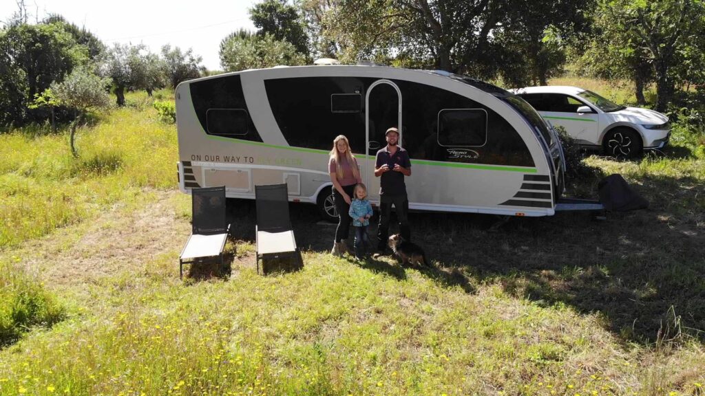 Maxine, haar gezin en de caravan