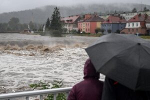 Het waterpijl in verschillende rivieren is door de zware regenval flink gestegen.