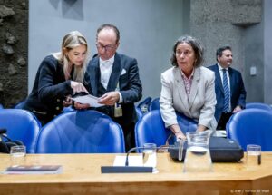 DEN HAAG - Femke Wiersma, minister van Landbouw, Visserij, Voedselzekerheid en Natuur, en Marjolein Faber, minister van Asiel en Migratie,  op de eerste dag van de Algemene Politieke Beschouwingen. ANP REMKO DE WAAL