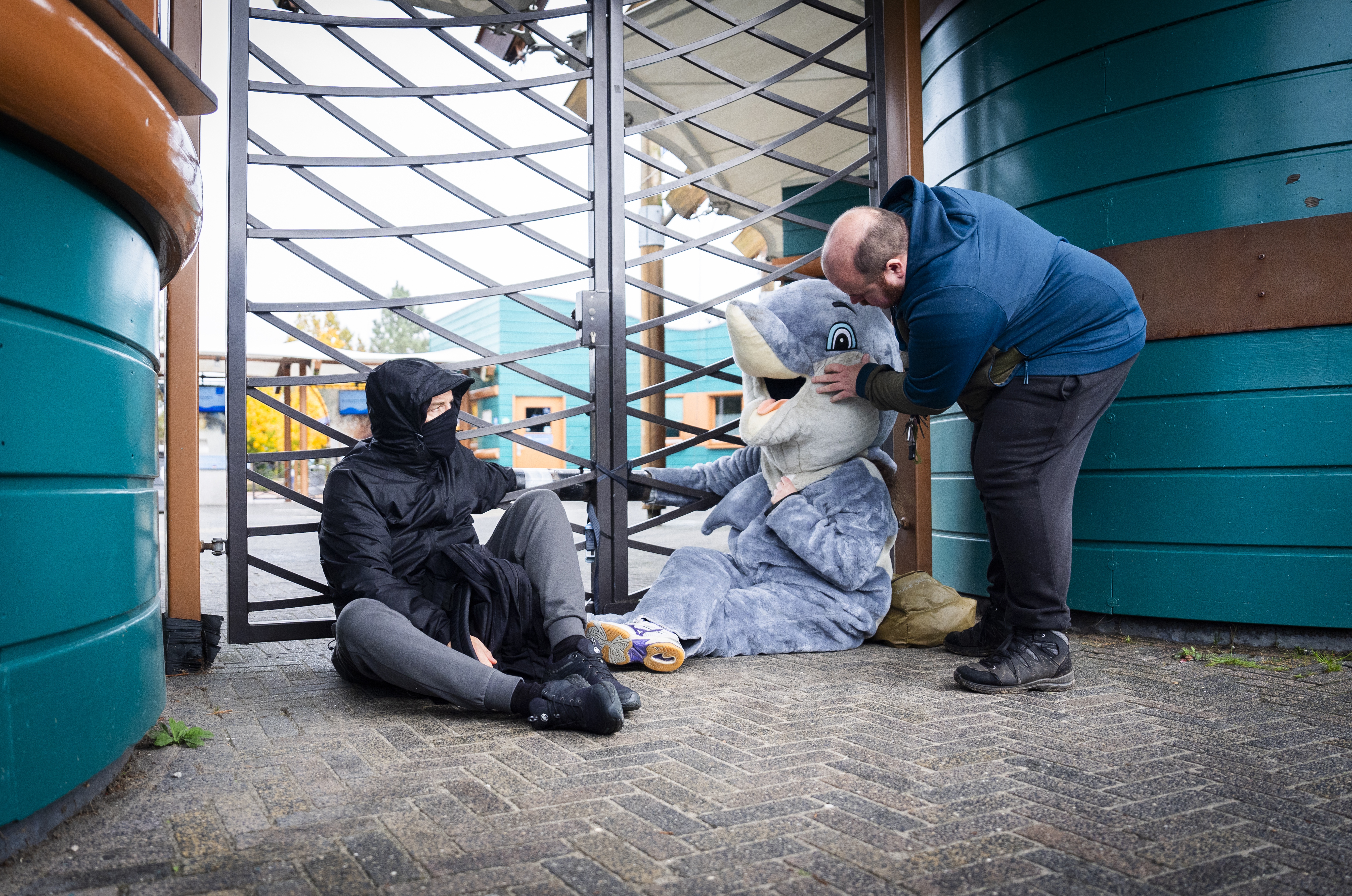 Dierenactivisten blokkeren Dolfinarium: ‘Geef je om dieren, dan bezoek je dit niet’