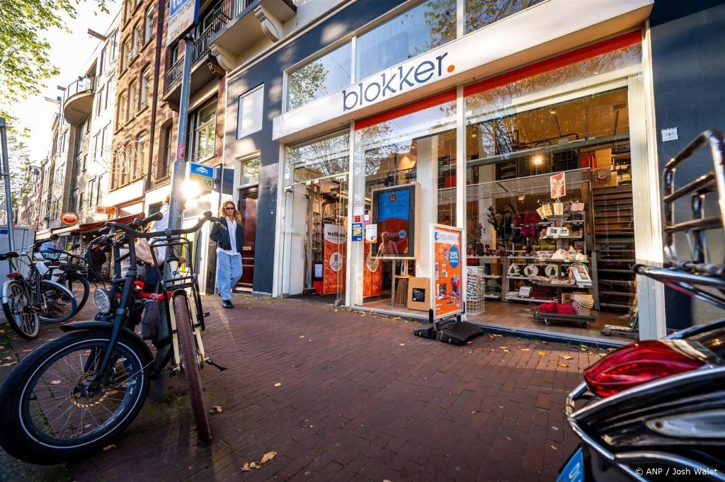 AMSTERDAM - Een exterieur van een winkel van Blokker. De huishoudwinkelketen gaat het personeel bijpraten over de stand van zaken van het bedrijf. Blokker heeft ruim vierhonderd winkels en 4000 medewerkers in Nederland. De 128 jaar oude winkelformule voor huishoudelijke artikelen leed de afgelopen jaren verliezen. ANP JOSH WALET