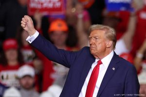 Former US President and Republican presidential candidate Donald Trump gestures at the end of a campaign rally at PPG Paints Arena in Pittsburgh, Pennsylvania on November 4, 2024.  
CHARLY TRIBALLEAU / AFP