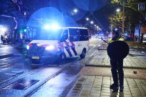 Op Plein 40-45 in Amsterdam-West vonden maandagavond ook al ongeregeldheden plaats.