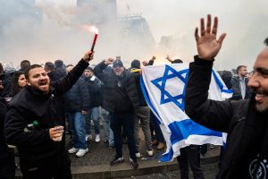 Maccabi Tel Aviv supporters politie onderzoek beelden social media Amsterdam