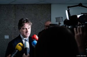 DEN HAAG - Henri Bontenbal (CDA) voorafgaand aan een gesprek over de onderwijsbegroting tussen de coalitie en de oppositie. Het moet duidelijk worden of de coalitie en de oppositiepartijen CDA, ChristenUnie, SGP en JA21 tot een akkoord kunnen komen over de onderwijsbegroting. ANP BART MAAT